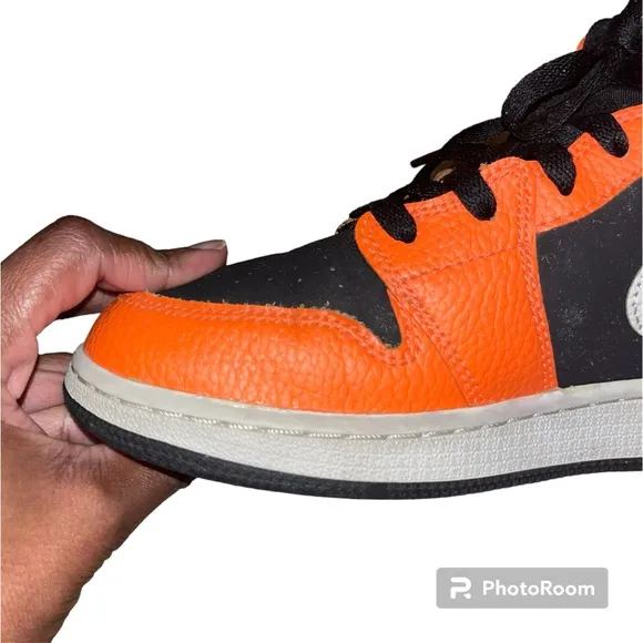 ⛹🏾‍♂️ Air Jordan 1 Mid Black Cone (GS) - Youth 6.5