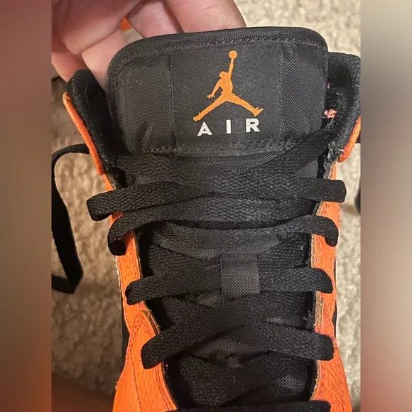 ⛹🏾‍♂️ Air Jordan 1 Mid Black Cone (GS) - Youth 6.5
