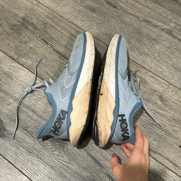 • Hoka • Women’s Arahi 5 Road Running Shoes  Blue Fog/Provincial Blue 9.5 B