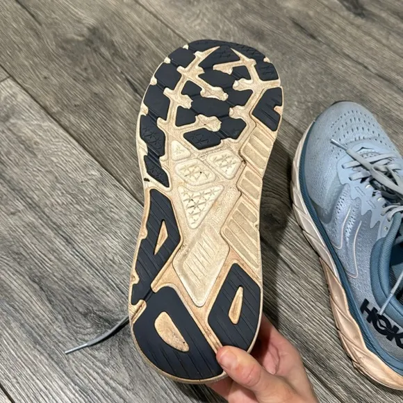 • Hoka • Women’s Arahi 5 Road Running Shoes  Blue Fog/Provincial Blue 9.5 B