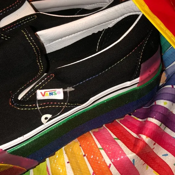 🌈💎🌈• NWT•Vans• 👩🏼Sz. 10 or 🧔🏻Sz.8.5 🌈💎🌈