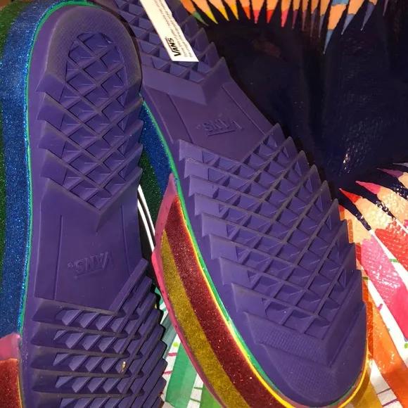 🌈💎🌈• NWT•Vans• 👩🏼Sz. 10 or 🧔🏻Sz.8.5 🌈💎🌈