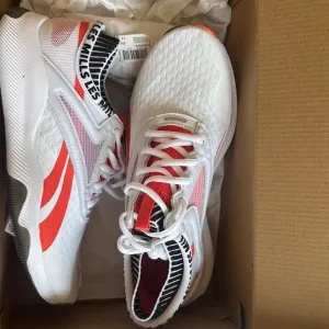 🏋️‍♂️👟 Reebok HIIT Training Sneakers Men’s 6.5 - White, Black, Orange Blast!