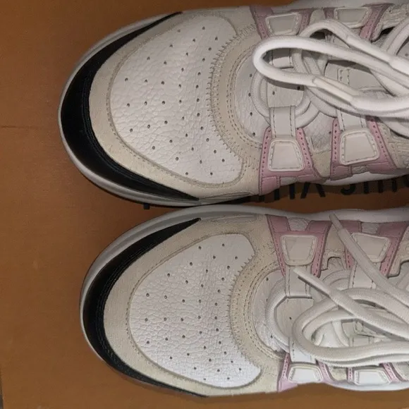 100% authentic Louis Vuitton sneakers