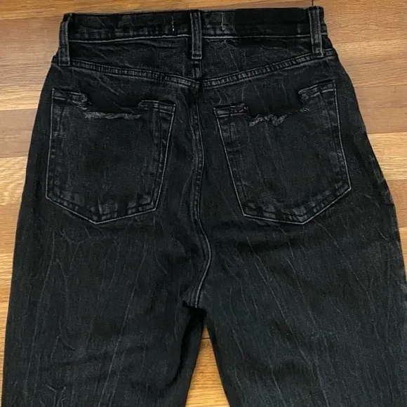 A&amp;F Curve Love Ultra High Rise Ankle Straight Distressed Black 26/2 Regular