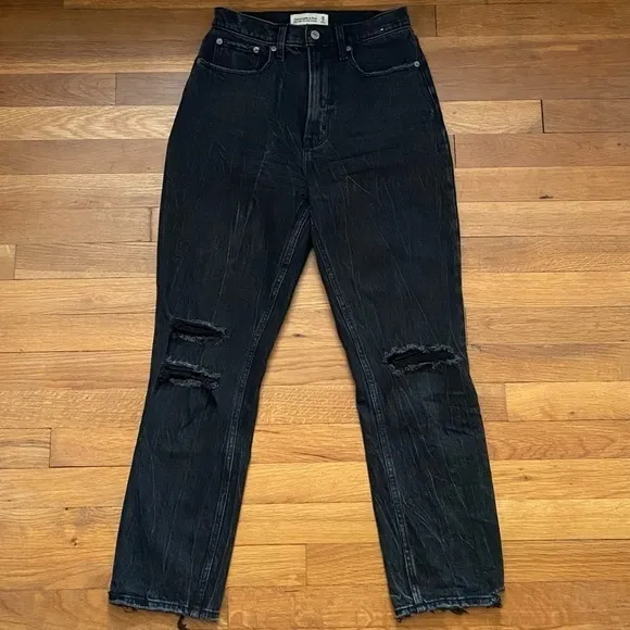 A&amp;F Curve Love Ultra High Rise Ankle Straight Distressed Black 26/2 Regular