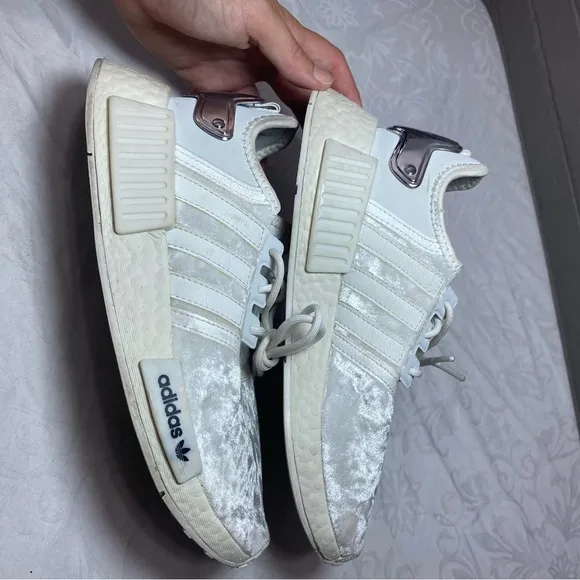 Adidas NMD_R1 Velvet Women's White Size 6 Crystal White Velour Shoes Sneakers