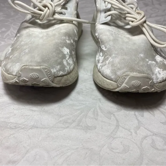 Adidas NMD_R1 Velvet Women's White Size 6 Crystal White Velour Shoes Sneakers