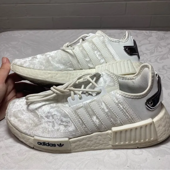 Adidas NMD_R1 Velvet Women's White Size 6 Crystal White Velour Shoes Sneakers