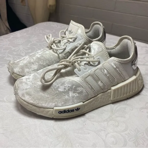Adidas NMD_R1 Velvet Women's White Size 6 Crystal White Velour Shoes Sneakers