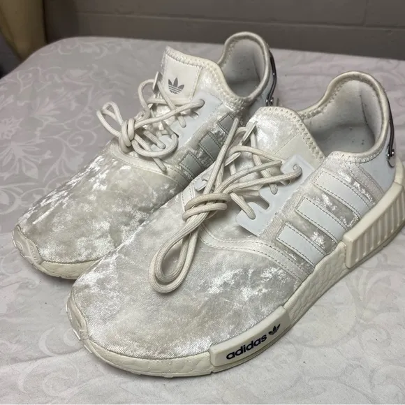 Adidas NMD_R1 Velvet Women's White Size 6 Crystal White Velour Shoes Sneakers