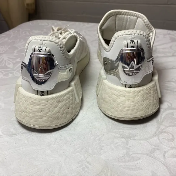 Adidas NMD_R1 Velvet Women's White Size 6 Crystal White Velour Shoes Sneakers