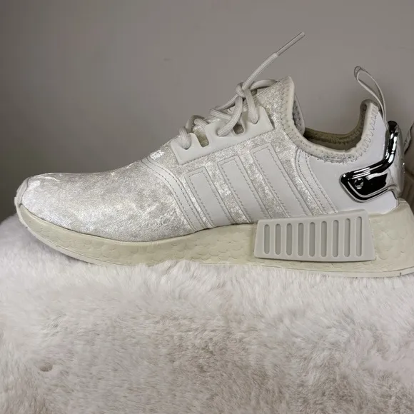Adidas NMD_R1 'White Silver Metallic' Women's Sneakers Size 8 GW5681 New in Box