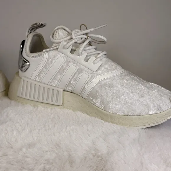Adidas NMD_R1 'White Silver Metallic' Women's Sneakers Size 8 GW5681 New in Box