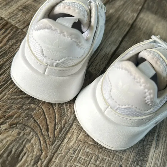 🌟Adidas Originals 🌟Swift Run Kid 5KToddler Shoes WHITE Boy/Girl Sneaker