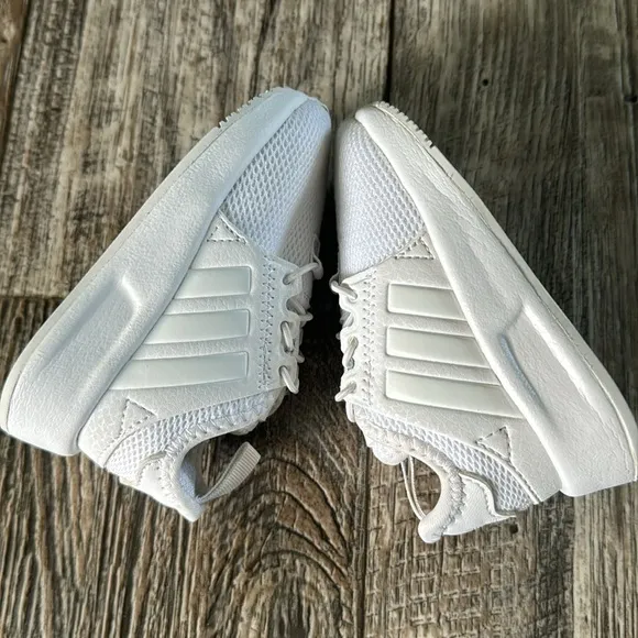 🌟Adidas Originals 🌟Swift Run Kid 5KToddler Shoes WHITE Boy/Girl Sneaker