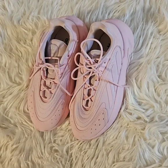 Adidas Ozelia shoes clear pink size 4