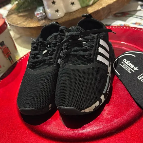 adidas Unisex Kids' NMD_R1 Sneakers used great condition