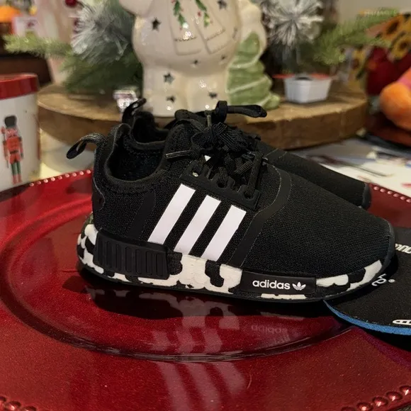 adidas Unisex Kids' NMD_R1 Sneakers used great condition