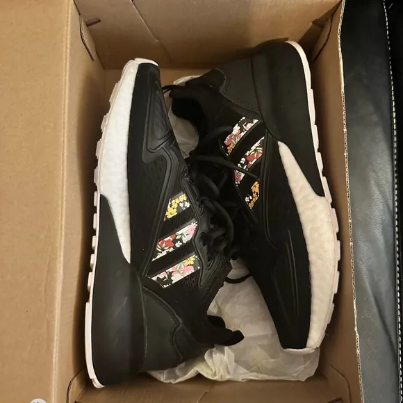 Adidas ZK 2X Boost, 6Y and will fit women size 7.5.