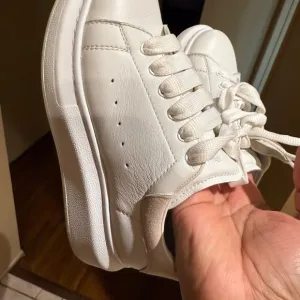 Alexander McQueen Kids Leather Sneakers Designer Shoes Size: 32D