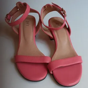 ANKLE STRAP SHOES