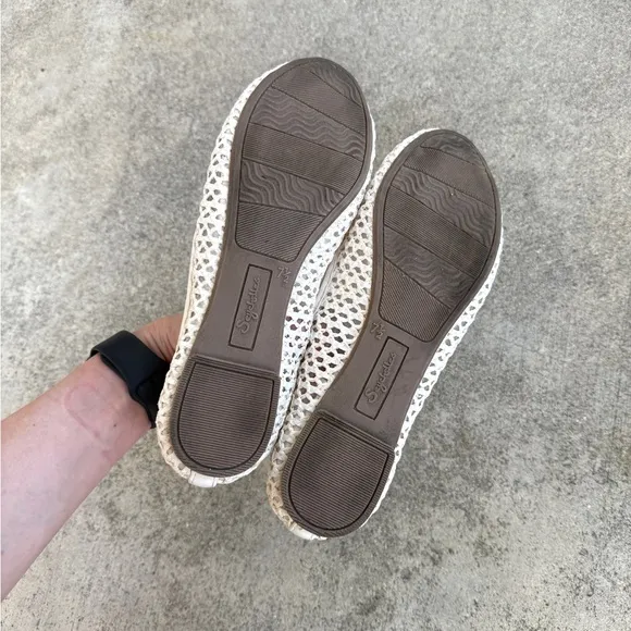 Anthropologie Seychelles Ivory White Open Weave Flats Size 7.5 Memory Foam Shoes