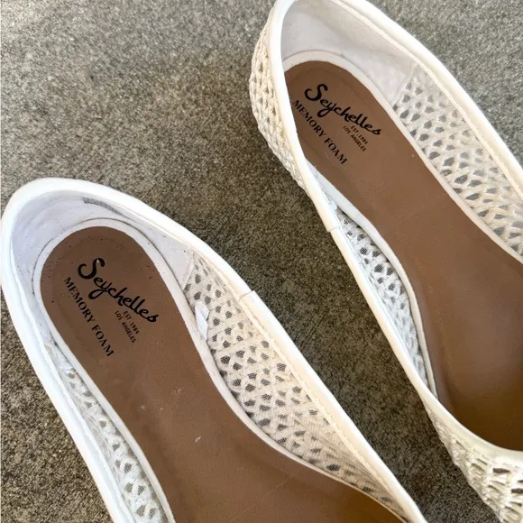 Anthropologie Seychelles Ivory White Open Weave Flats Size 7.5 Memory Foam Shoes