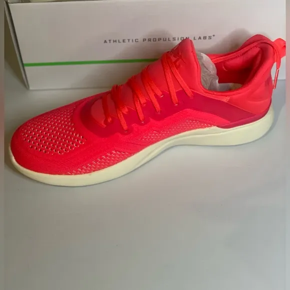 APL Women's TechLoom Tracer Sneakers - Magenta, size 11