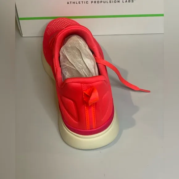 APL Women's TechLoom Tracer Sneakers - Magenta, size 11