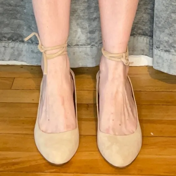 Aquazzura Trinity Pump 50 stars - nude pump with gold heel and ankle tie sz 37