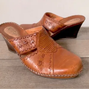 Artisan Women's Brown Leather Clogs