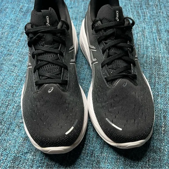 Asics Gel Cumulus 26 Running Shoes in Black White