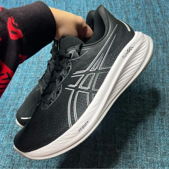 Asics Gel Cumulus 26 Running Shoes in Black White