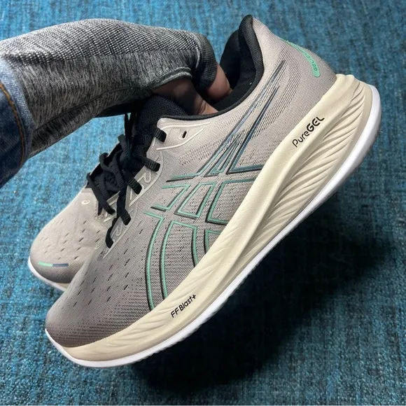 Asics Gel Cumulus 26 Running Shoes in Moonrock Dark Mint