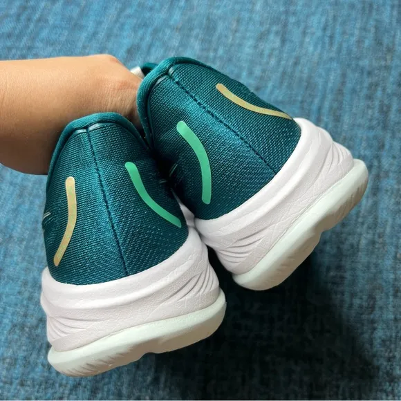 Asics Gel Cumulus 26 Running Shoes in Rich Teal Pale Mint