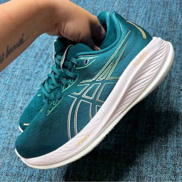 Asics Gel Cumulus 26 Running Shoes in Rich Teal Pale Mint