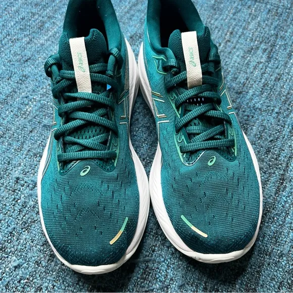 Asics Gel Cumulus 26 Running Shoes in Rich Teal Pale Mint