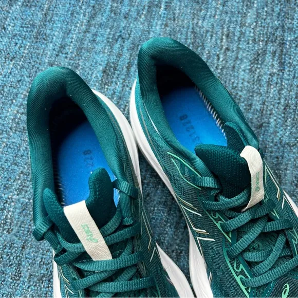 Asics Gel Cumulus 26 Running Shoes in Rich Teal Pale Mint
