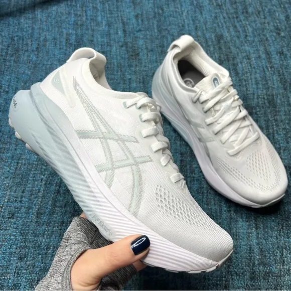 Asics Gel Kayano 31 Running Shoes in White Dolphin Grey