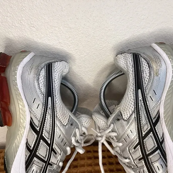 Asics Gel Kinsei Running Mens Sz 9 Silver Metallic Shoes Sneaker Casual 1021A117