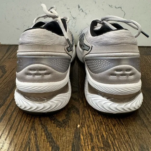Asics Gel Nimbus 22 Haze/ Pure Silver women’s size 9