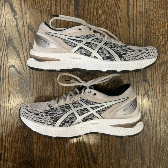 Asics Gel Nimbus 22 Haze/ Pure Silver women’s size 9