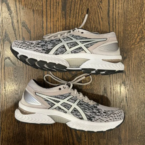 Asics Gel Nimbus 22 Haze/ Pure Silver women’s size 9