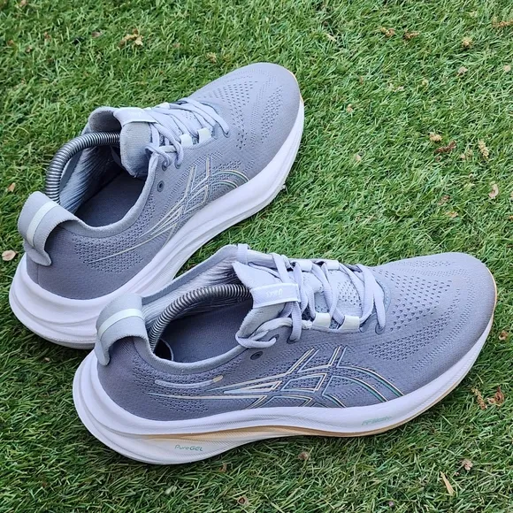 ASICS GEL-NIMBUS 26 - Womens Sneakers - SIZE 9