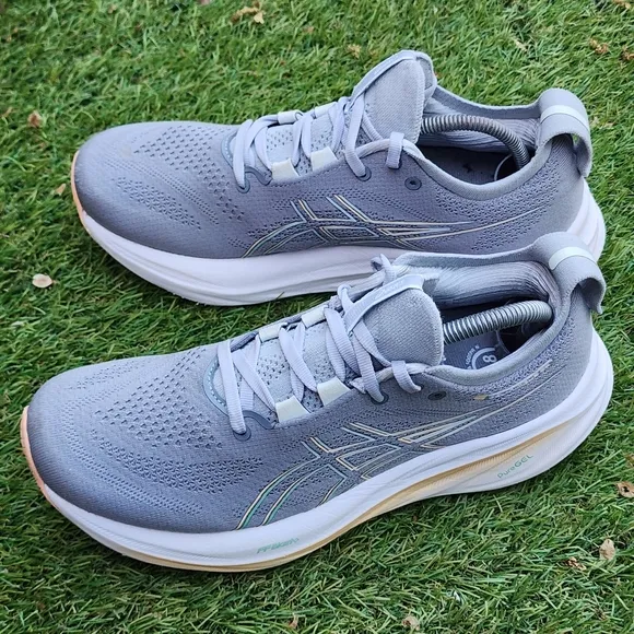 ASICS GEL-NIMBUS 26 - Womens Sneakers - SIZE 9