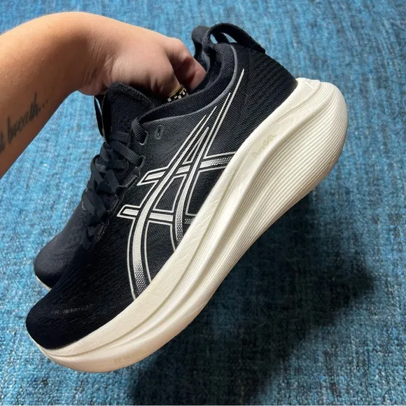 Asics Gel Nimbus 27 Running Shoes in Black Lake Grey