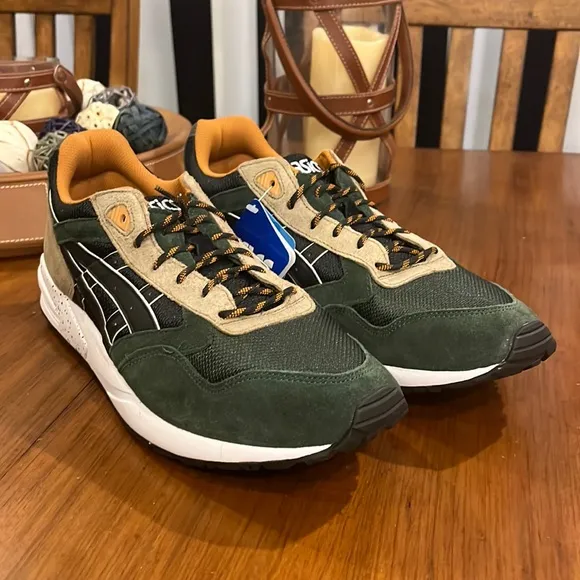 ASICS Gel Saga shoes sneakers new suede green tan H5T4N 9090 Mens Size 11.5