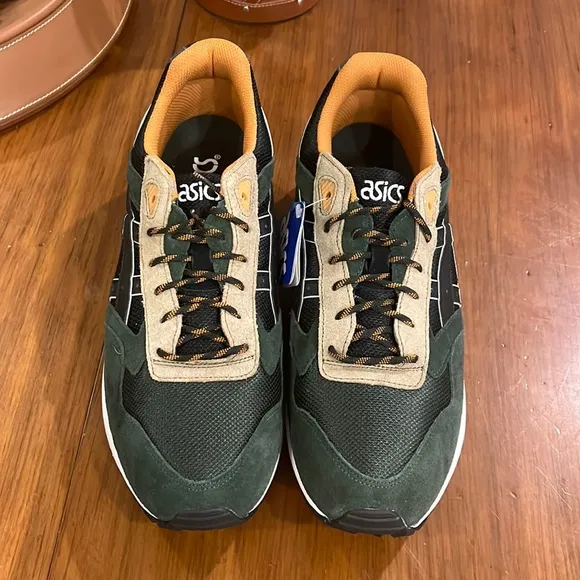 ASICS Gel Saga shoes sneakers new suede green tan H5T4N 9090 Mens Size 11.5