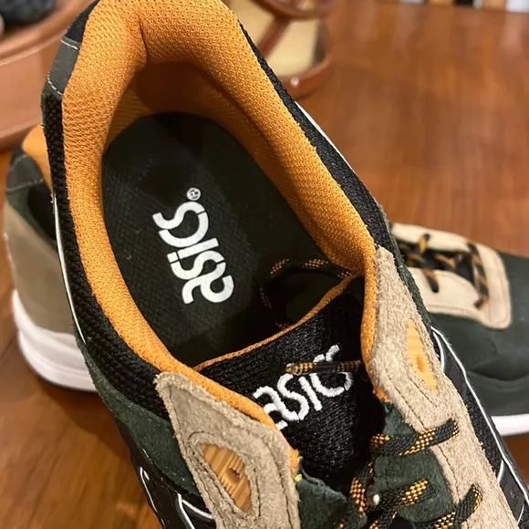 ASICS Gel Saga shoes sneakers new suede green tan H5T4N 9090 Mens Size 11.5